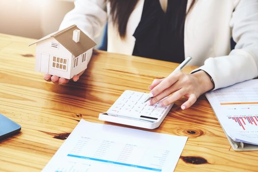 Real estate agents, land purchases and sales, property taxes, real estate owners are using calculators to calculate home and land tax expenditures to manage financial and investment risks