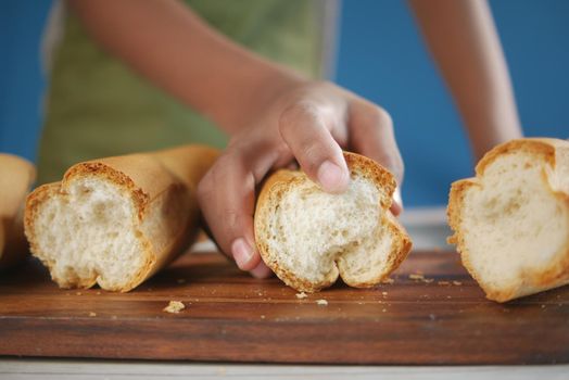 slice of bread on l a chopping board on table .