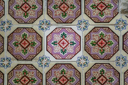 Same tiles with different age, restoration process