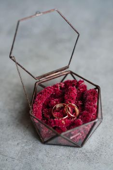 elegant wedding decorations made of natural flowers