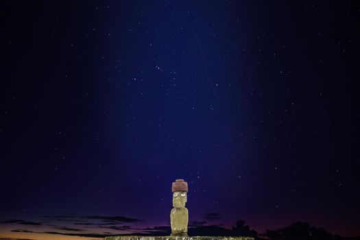 Ahu Ko Te Riku moai with eyes in Rapa Nui at night with stars