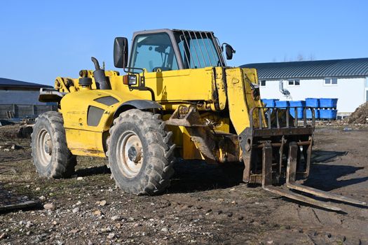 Photo tractor loader yellow outdoors