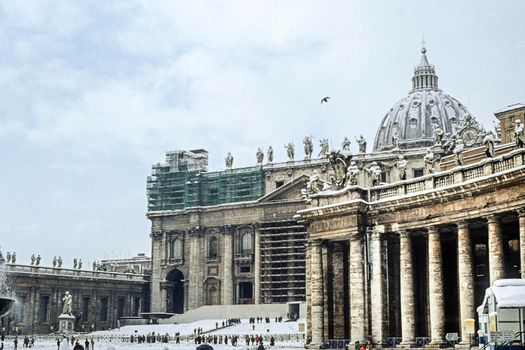 old picture (1985) of unusual snowfall in Rome - St. Peter's Square - Vatican - Rome - Lazio - Italy