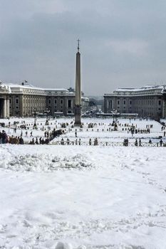 old picture (1985) of unusual snowfall in Rome - St. Peter's Square - Vatican - Rome - Lazio - Italy