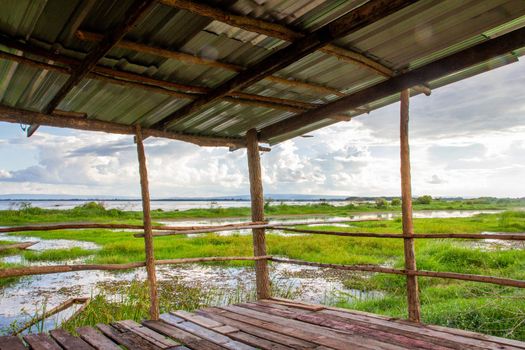 The spacious river hut overlooks the beautiful sky and distant mountains.