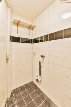 Bathroom in white and black design with a shower in a modern house