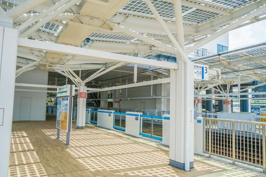 Image of Takawa Gateway Station Platform. Shooting Location: Tokyo metropolitan area
