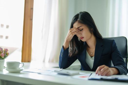 Concept Burnout Syndrome. Business Woman feels uncomfortable working. Which is caused by stress, accumulated from unsuccessful work And less resting body. Consult a specialist psychiatrist