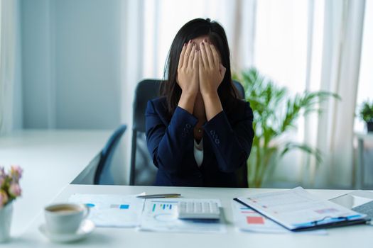 Concept Burnout Syndrome. Business Woman feels uncomfortable working. Which is caused by stress, accumulated from unsuccessful work And less resting body. Consult a specialist psychiatrist