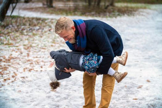 dad plays with daughter in winter park