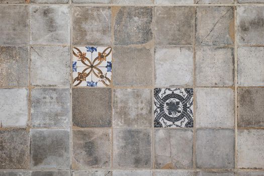 Decorative floor tiles, patterns with non symmetric placing.