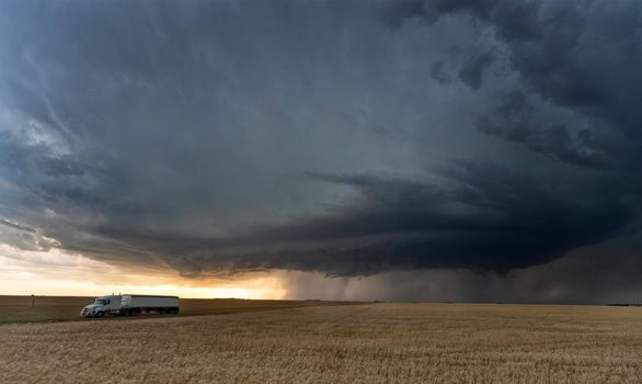 Prairie Storm Canada Summer time clouds warning