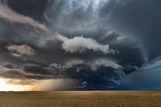 Prairie Storm Canada Summer time clouds warning