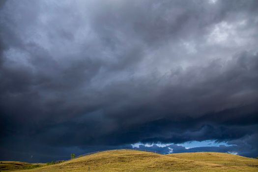 Prairie Storm Canada Summer time clouds warning