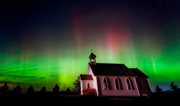 Aurora explosion in Saskatchewan Canada very colorful pulsating