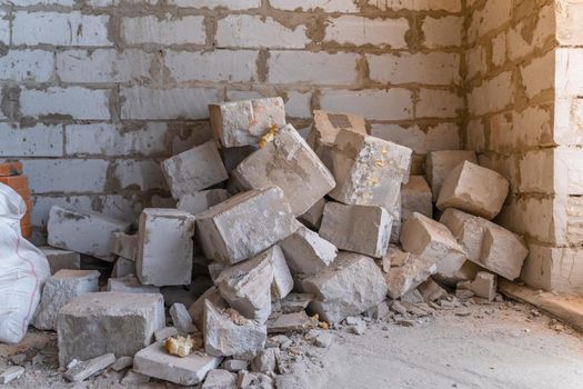 The remains of aerated concrete lie in the corner. Construction Garbage after construction