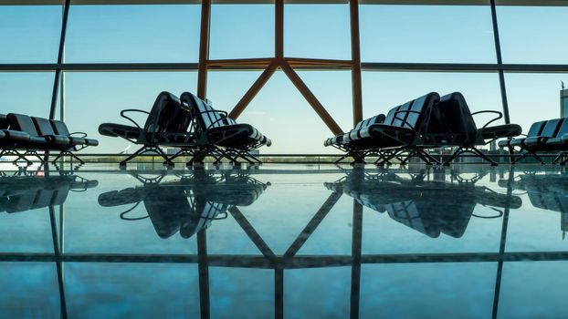 Empty empty airport terminal with passenger seats.