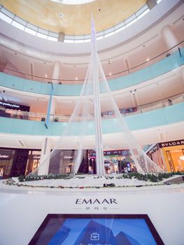 Hall Dubai Mall overlooking the statue of Dubai Greek.