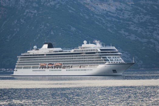 Cruise ship in adriatic sea against the backdrop of mountains.