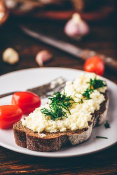 Rye bread toast with processed cheese, garlic and dill