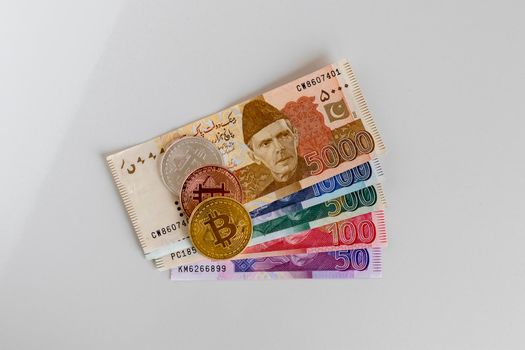 Bitcoins and Pakistan banknotes