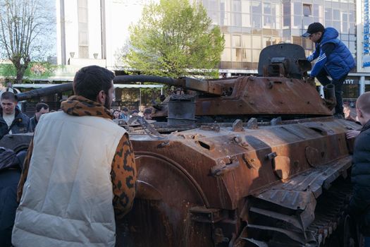 Vinnitsa. May 5.2022 Russia's war against Ukraine. Russian trophy equipment destroyed by the Ukrainian Armed Forces was brought to the center of Vinnytsia to be erected as a memorial instead of the Soviet monument to the Great Patriotic War of the USSR and as a symbol of victory over Russian Nazism.