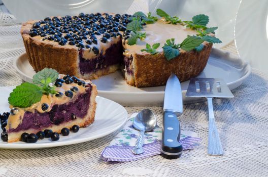 Blueberry pie with mint and sweetened condensed milk. From series "Tart with blueberry and condensed milk"