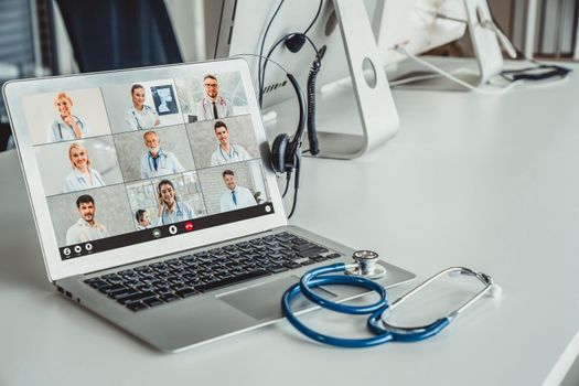 Telemedicine service online video call for doctor to actively chat with patient via remote healthcare consultant software . People can use app to contact doctors for virtual meeting from home .