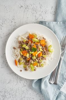 healthy food, fodmap dash diet and gluten free, noodles with carrot and zucchini and mince meat