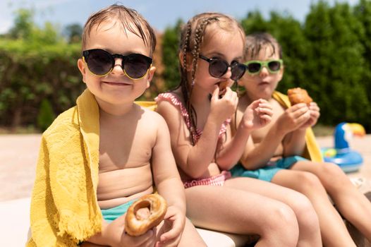 childrens pool eating