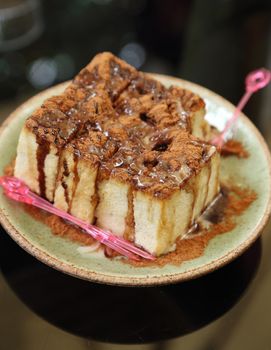 bread with chocolate powder and chocolate cream