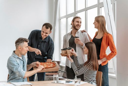 businesspeople lunch break eating pizza