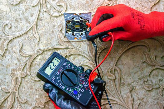 Repair of the socket, socket. Tools, voltage measuring devices. selective focus.