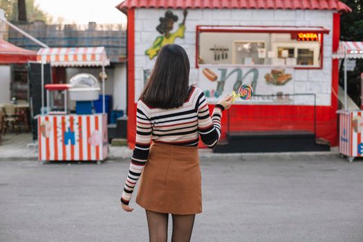 girl going food truck