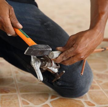 worker use tool for expanding copper pipe