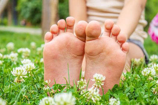 Baby feet on the green grass. Selective focus. nature.