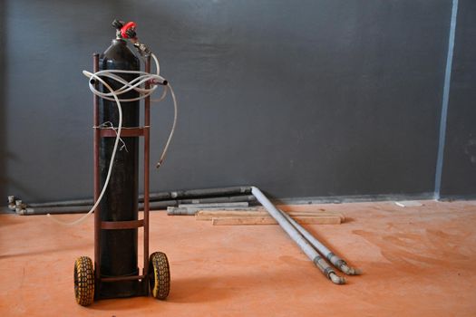 Photo of a gas cylinder indoors