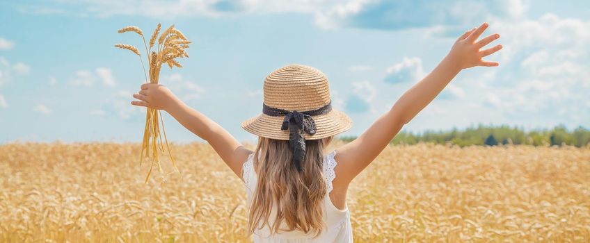 A child in a wheat field. Selective focus. nature.