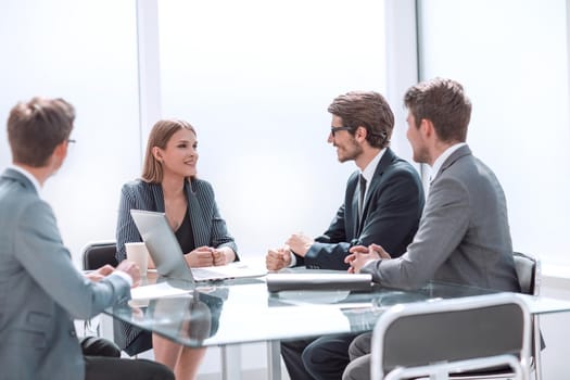 businesswoman holds a meeting with the business team. business concept