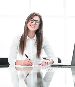 successful business woman sitting at the office Desk.photo with text space