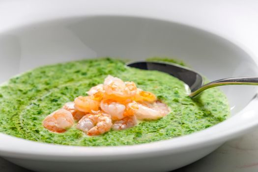 creamy spinach soup with prawns