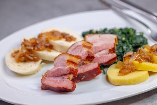 smoked flank with potato and bread dumplings and spinach