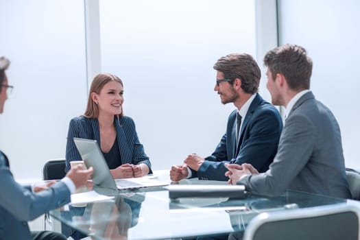 businesswoman holds a meeting with the business team. business concept