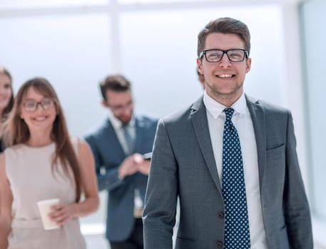 confident young businessman in the background of the office. photo with space for text