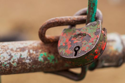 The old padlock is closed in red.