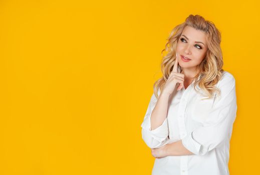 Curious modern stylish caucasian blond woman sideways look thinking make a choice thinking thinking delighted smile widely touching face thoughtful have an interesting idea desire