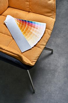 Color wheel palette for choosing paint tone.