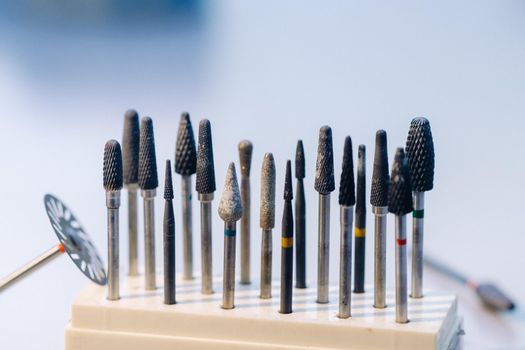 Grinding tools and drills for dental technicians.