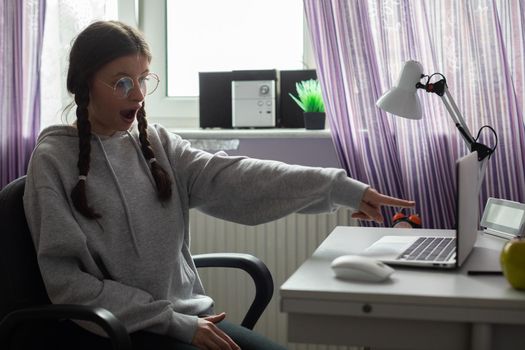 A student while browsing profiles on social media sites saw a unique and unusual thing. A young girl with braids.