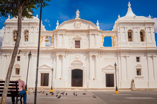 Image of a colonial cathedral, León Nicaragua cathedral, view of a cathedral with blue sky, facade of a cathedral
